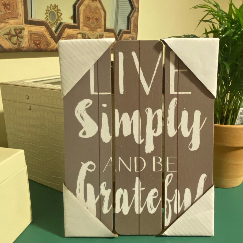 “Live simply and be grateful” hanging pallet